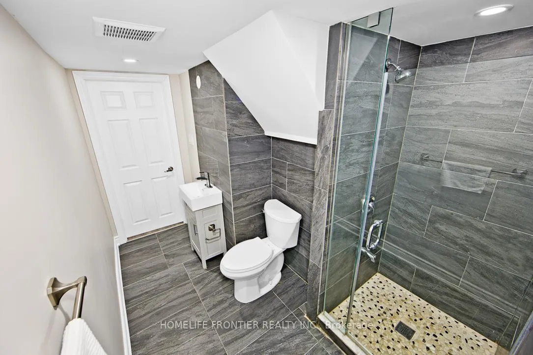 Photo 18 of 3 Coranto Way, Vaughan, Vellore Village — HOMEH