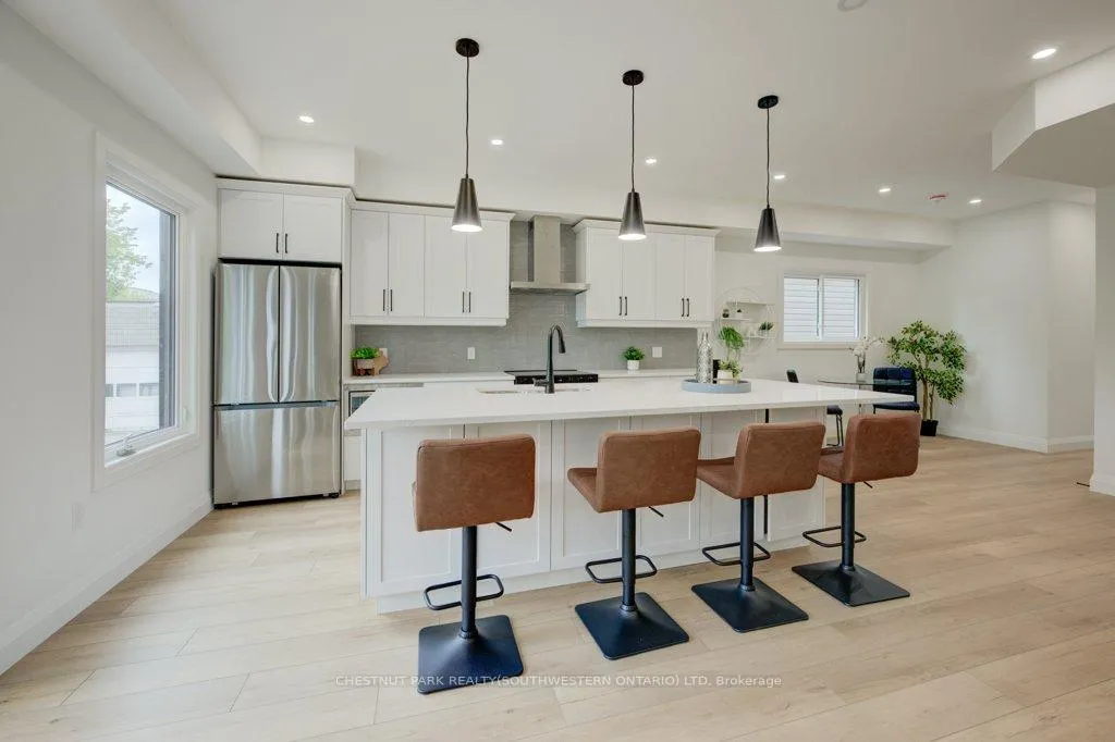 Photo 10 of 162 Weber Street W, Kitchener — HOMEH