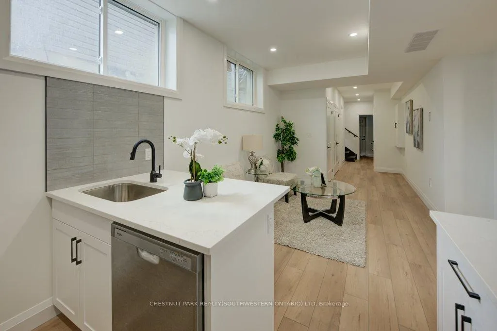Photo 31 of 162 Weber Street W, Kitchener — HOMEH