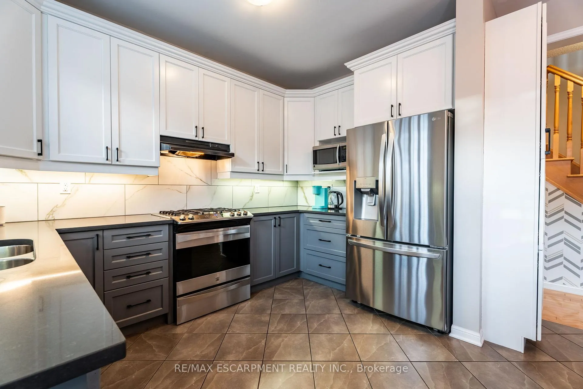 Photo 12 of 6 Emick Drive, Hamilton, Meadowlands — HOMEH