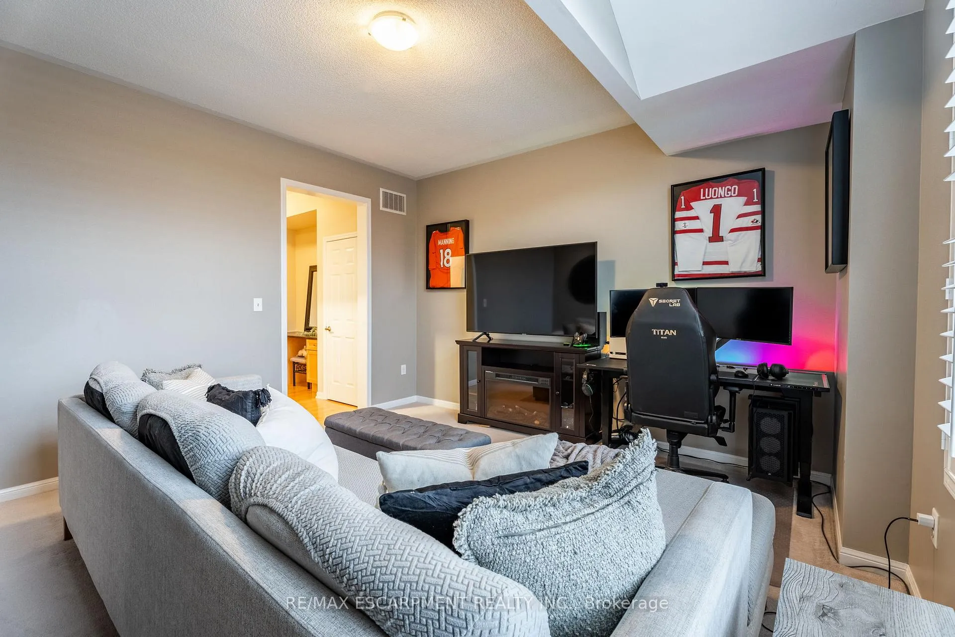Photo 31 of 6 Emick Drive, Hamilton, Meadowlands — HOMEH