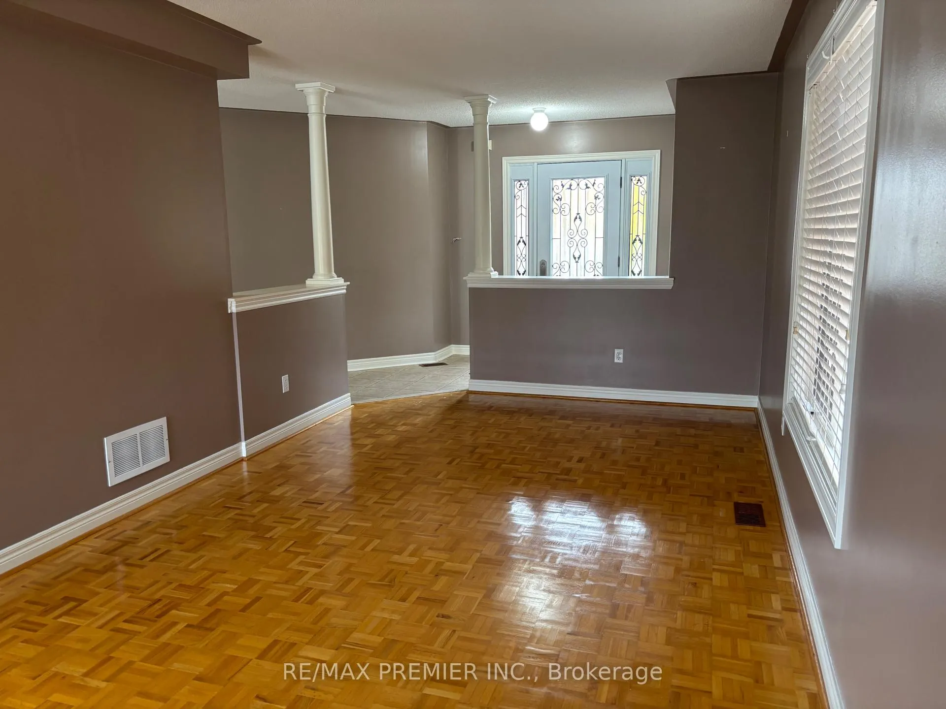 Photo 4 of 325 Vellore Avenue, Vaughan, Vellore Village — HOMEH