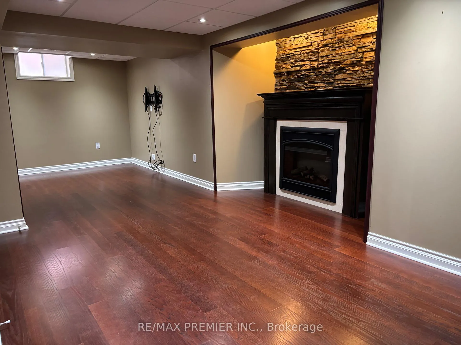 Photo 6 of 325 Vellore Avenue, Vaughan, Vellore Village — HOMEH
