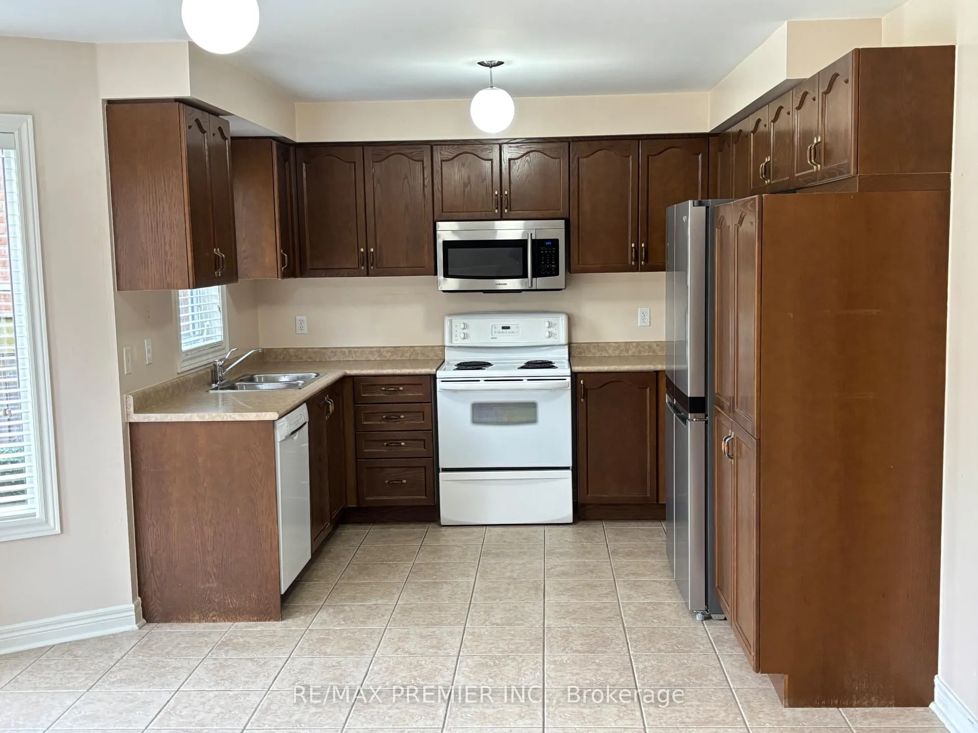 Photo 14 of 325 Vellore Avenue, Vaughan, Vellore Village — HOMEH