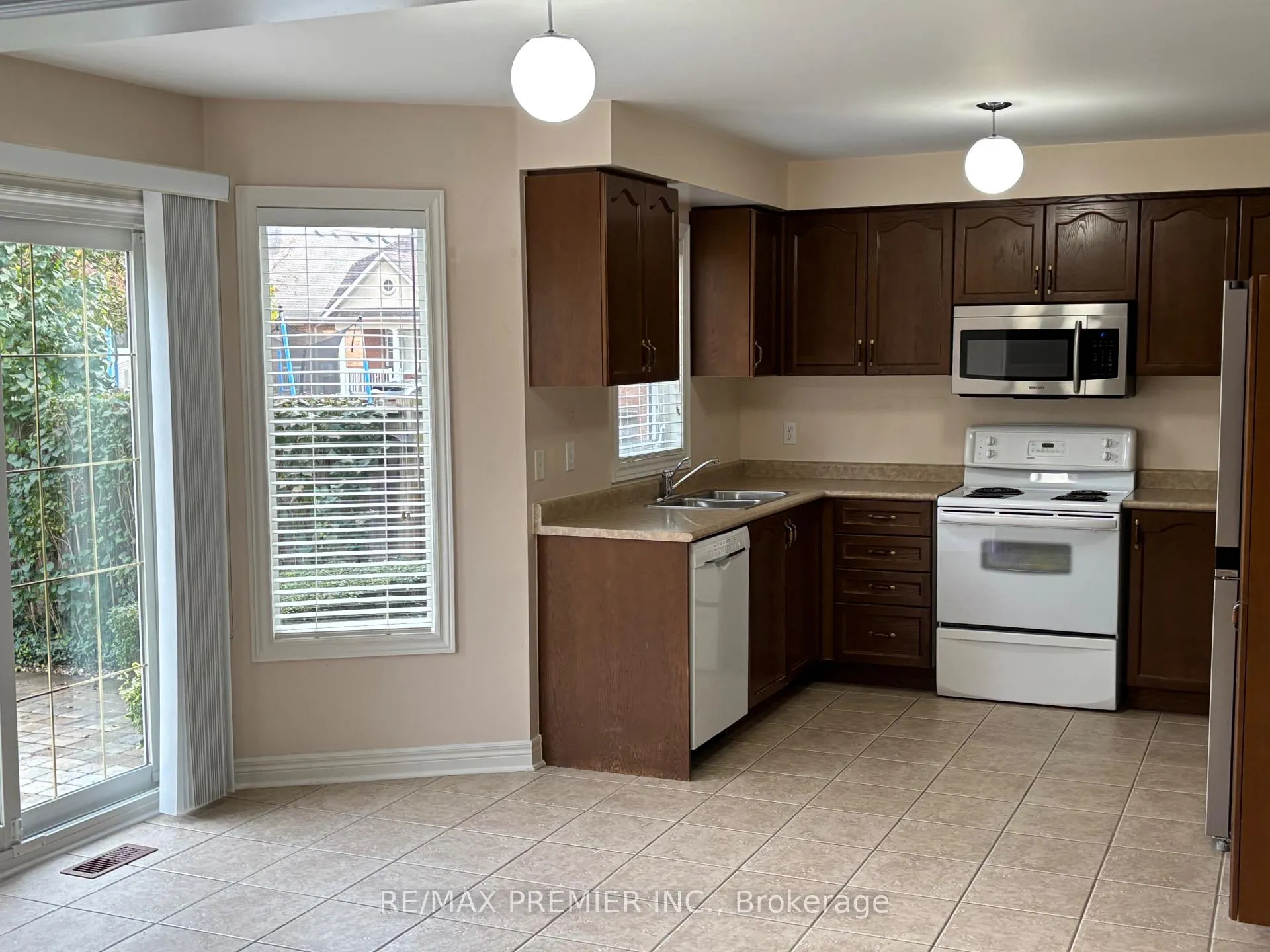 Photo 15 of 325 Vellore Avenue, Vaughan, Vellore Village — HOMEH