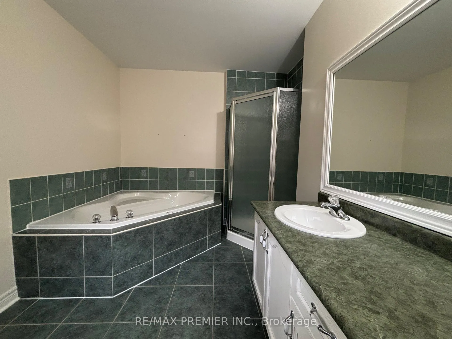 Photo 24 of 325 Vellore Avenue, Vaughan, Vellore Village — HOMEH