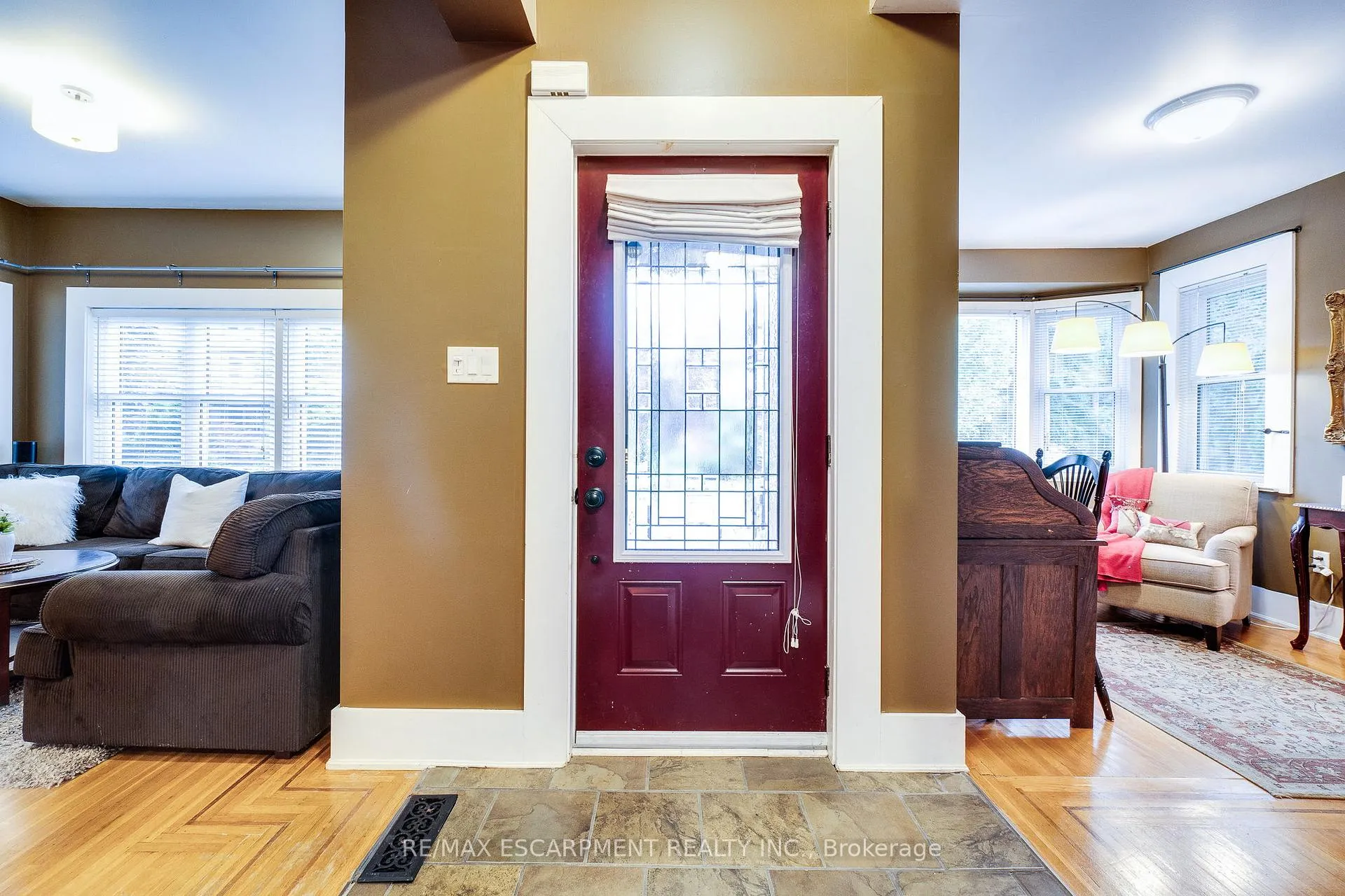 Photo 5 of 75 Melrose Avenue S, Hamilton, Stipley — HOMEH