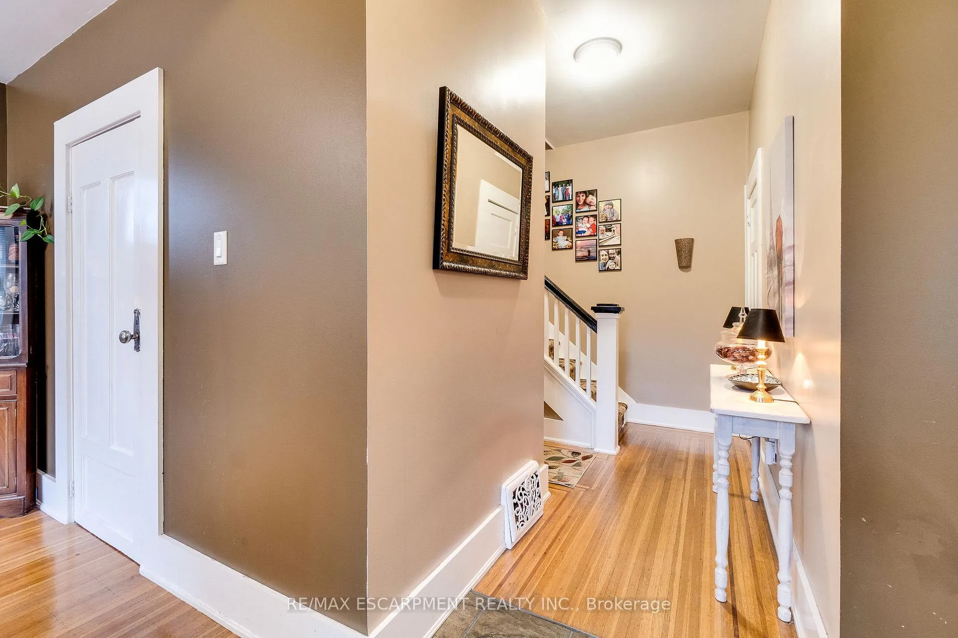 Photo 6 of 75 Melrose Avenue S, Hamilton, Stipley — HOMEH