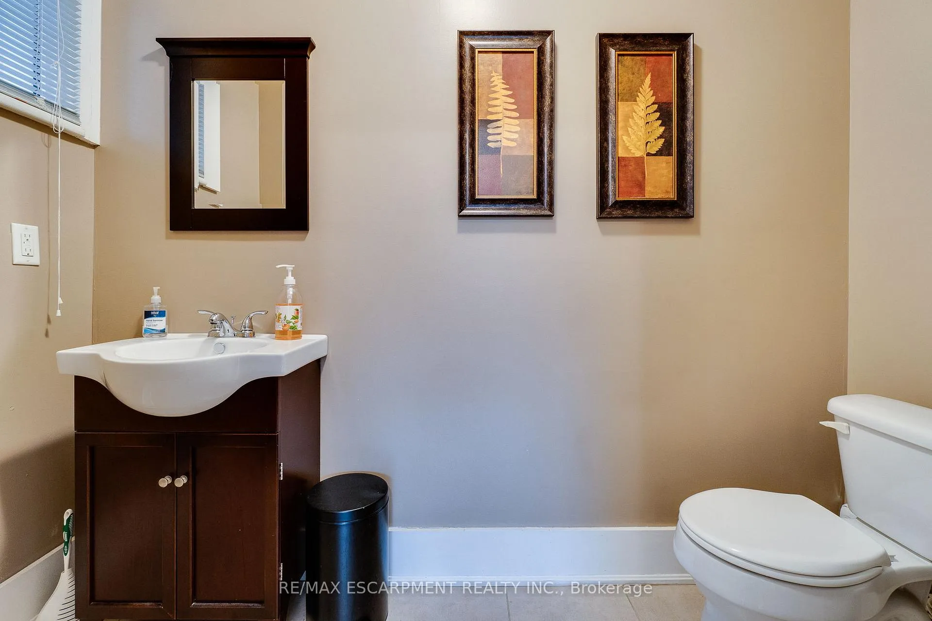 Photo 13 of 75 Melrose Avenue S, Hamilton, Stipley — HOMEH