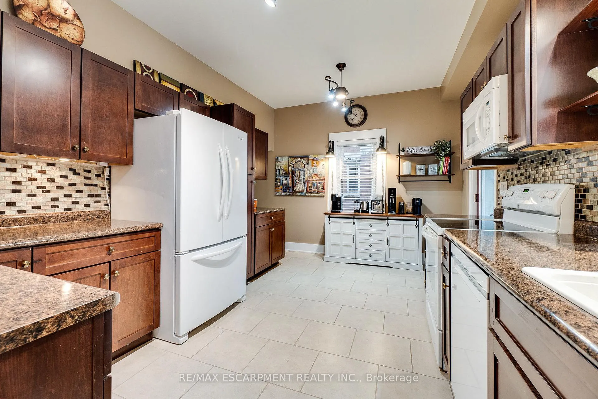 Photo 17 of 75 Melrose Avenue S, Hamilton, Stipley — HOMEH