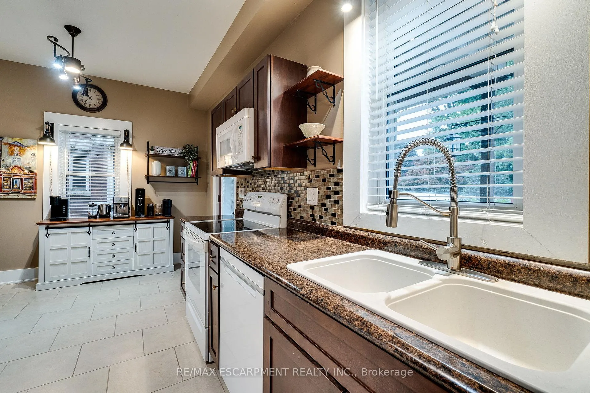 Photo 18 of 75 Melrose Avenue S, Hamilton, Stipley — HOMEH