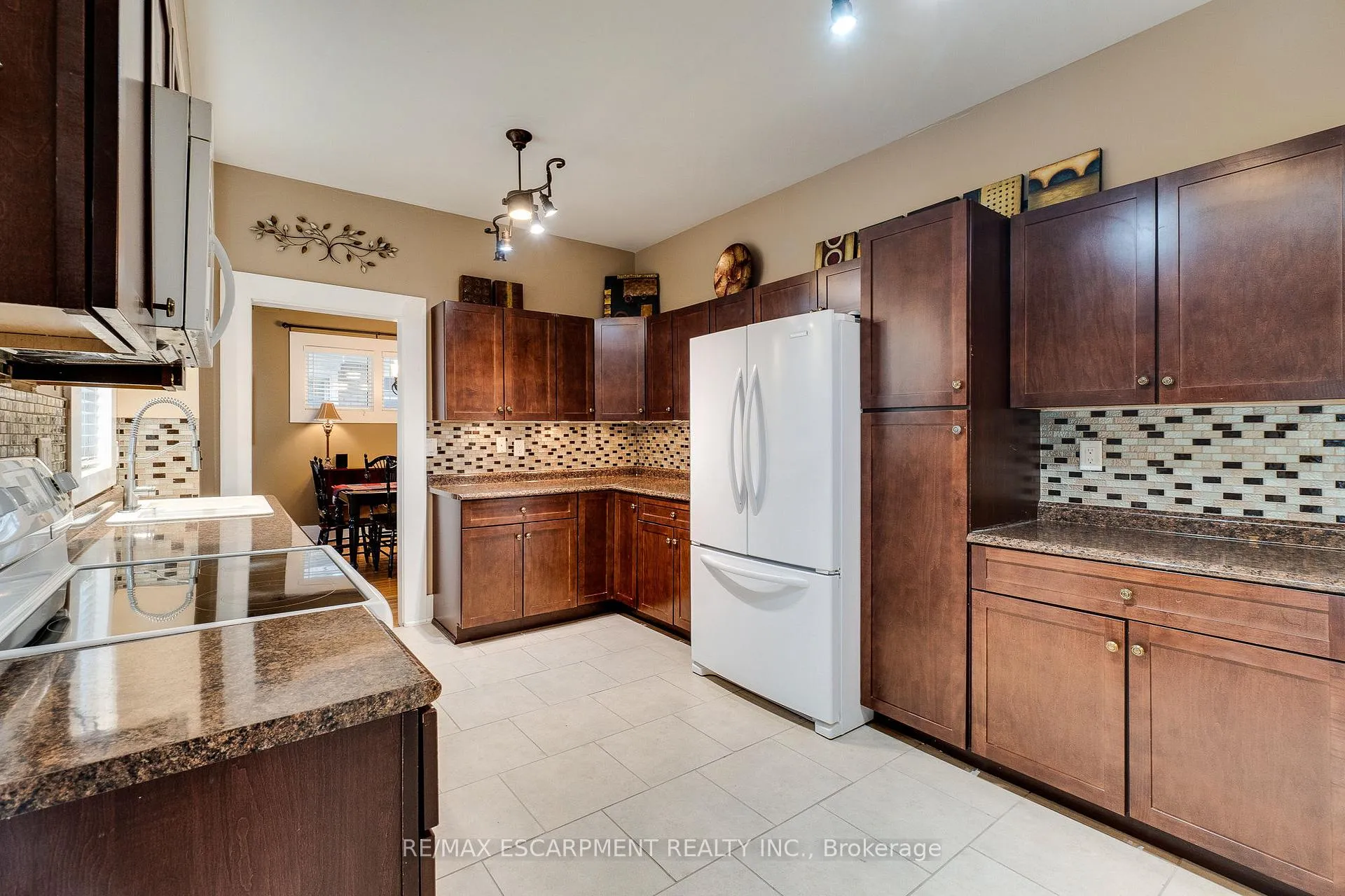 Photo 19 of 75 Melrose Avenue S, Hamilton, Stipley — HOMEH