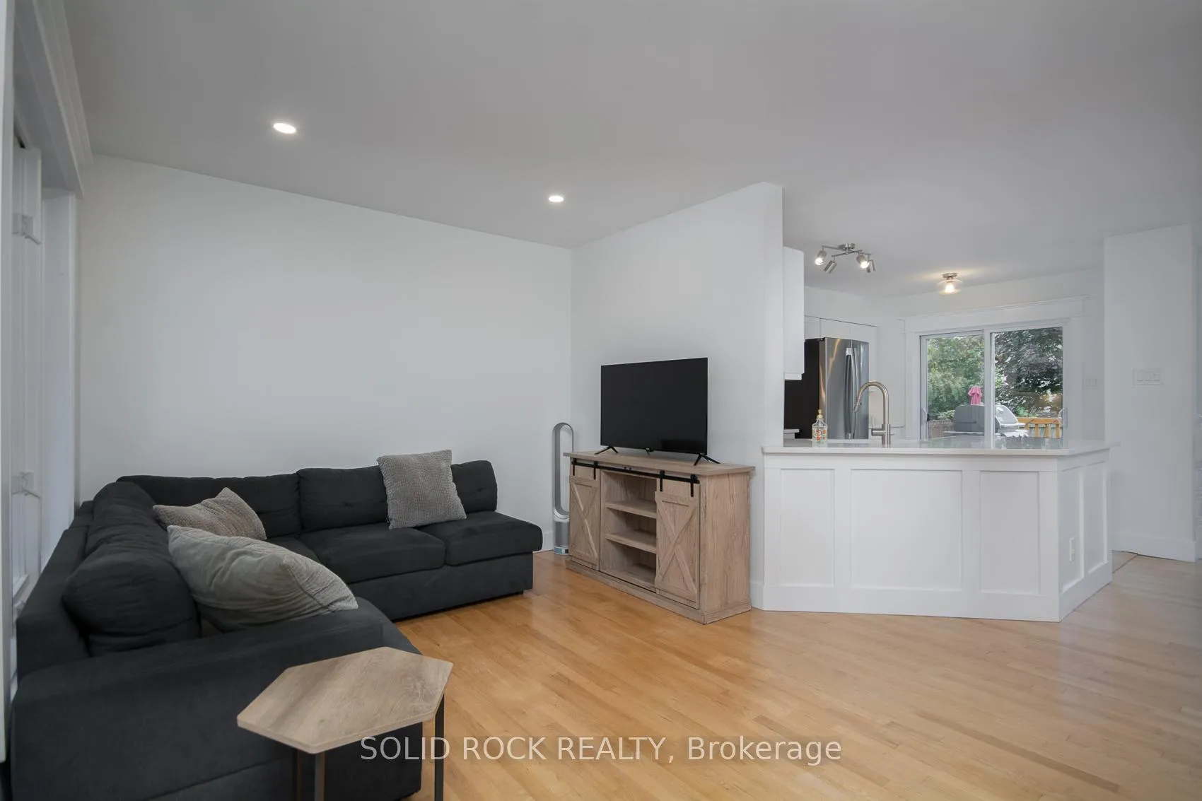 Photo 6 of 119 Kincardine Drive, Ottawa, Kanata - Glencairn/Hazeldean — HOMEH