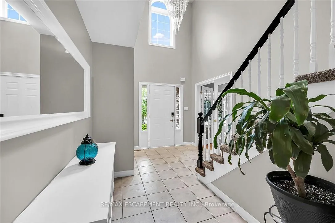 Photo 3 of 684 Upper Horning Road, Hamilton, Gurnett — HOMEH