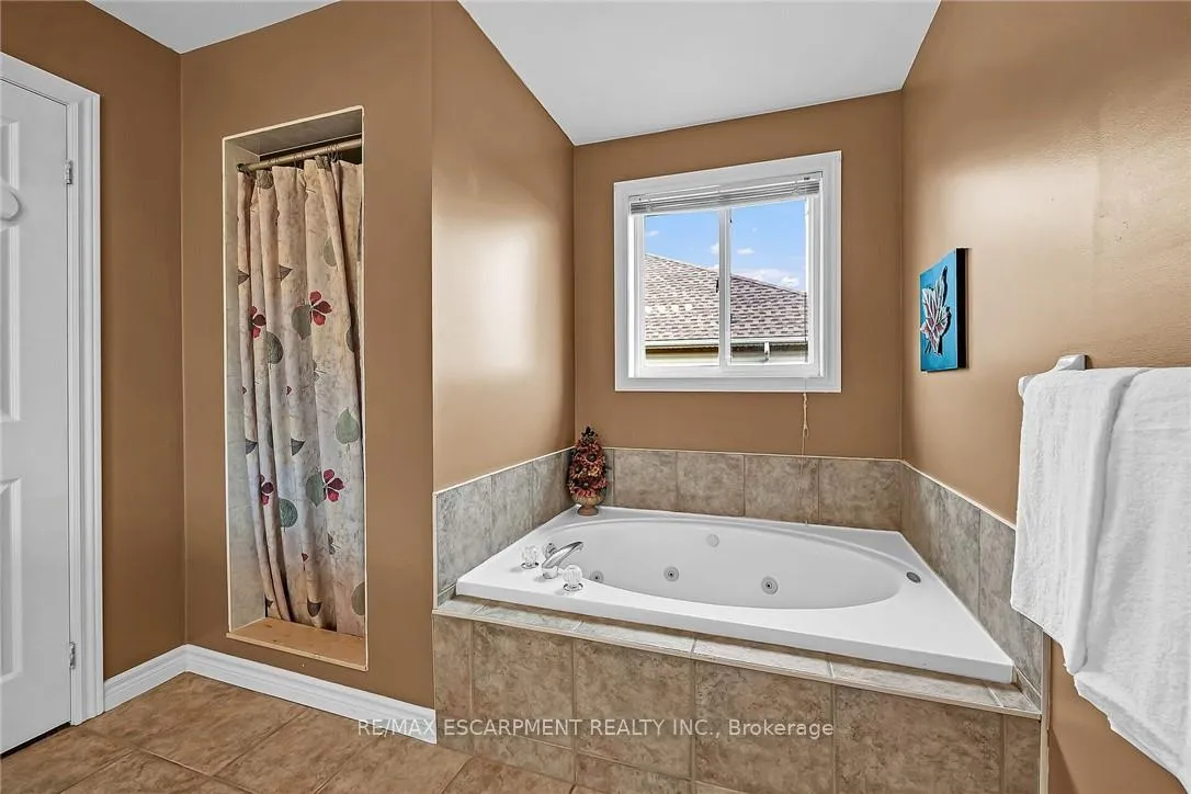 Photo 21 of 684 Upper Horning Road, Hamilton, Gurnett — HOMEH