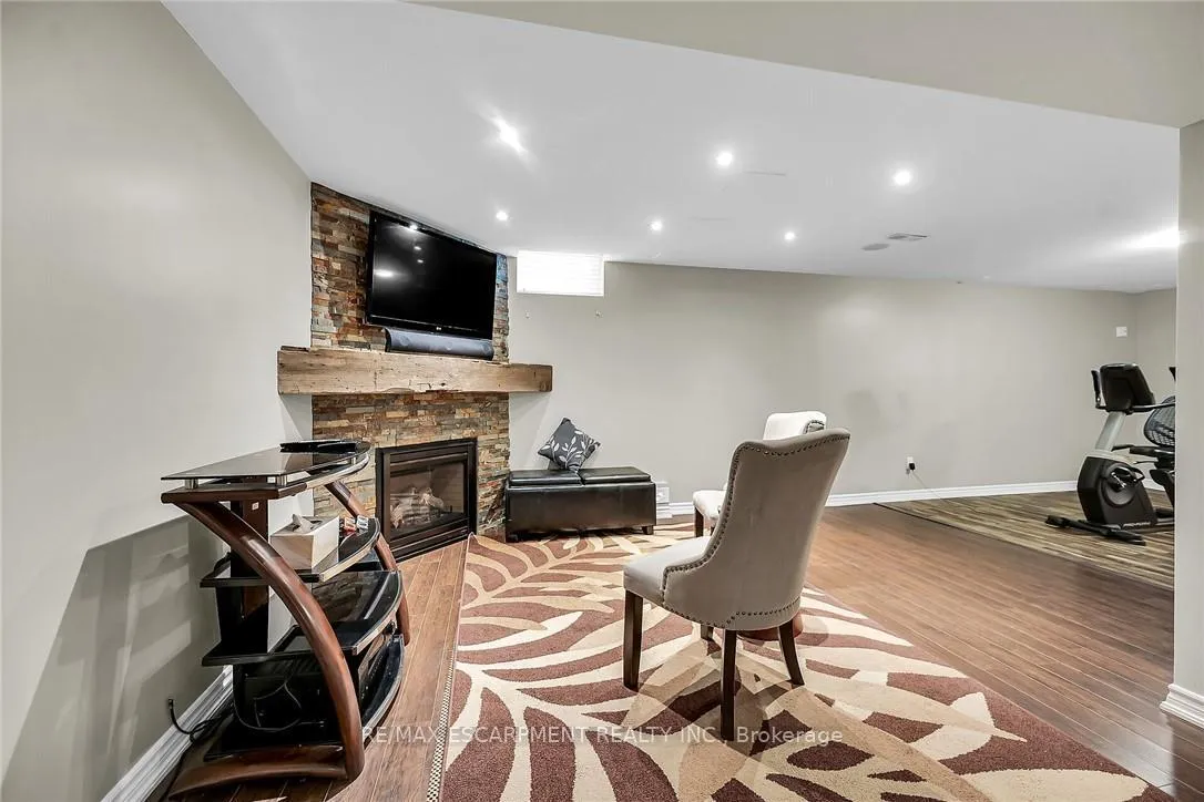 Photo 34 of 684 Upper Horning Road, Hamilton, Gurnett — HOMEH