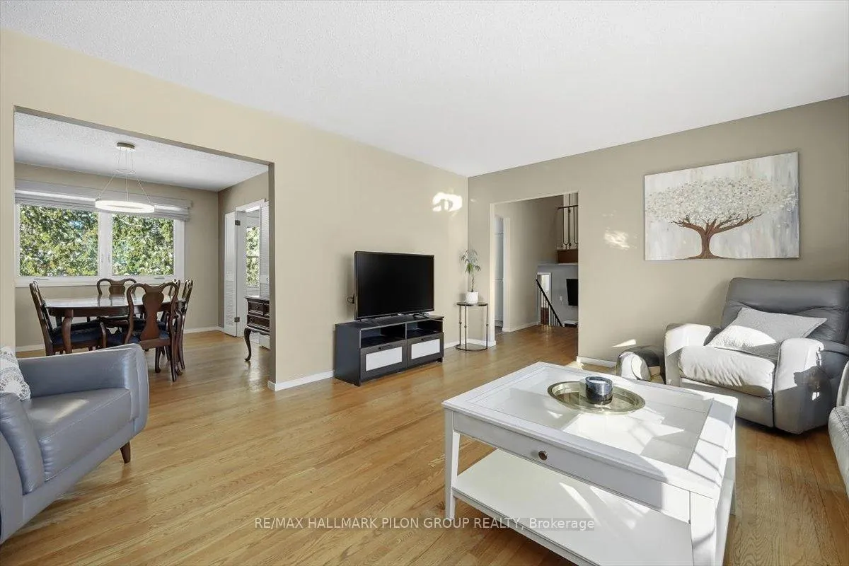 Photo 4 of 2116 Grafton Crescent, Ottawa, Beacon Hill North — HOMEH