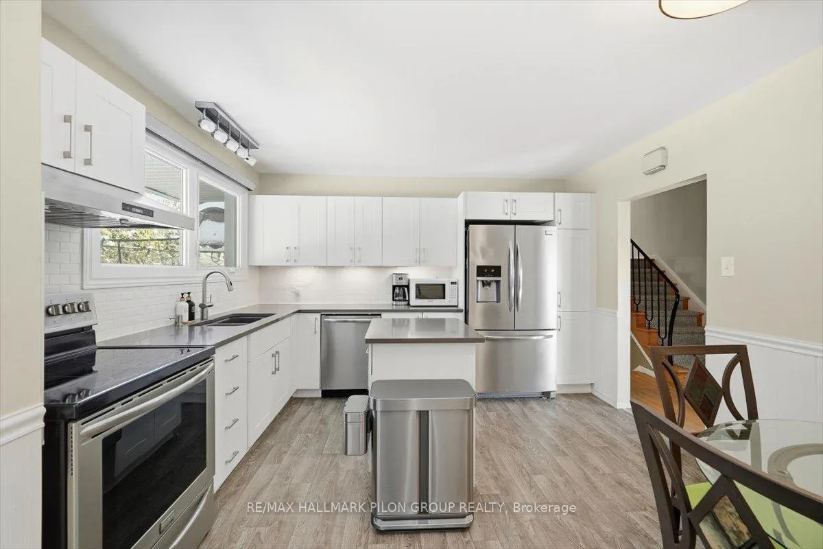 Photo 7 of 2116 Grafton Crescent, Ottawa, Beacon Hill North — HOMEH