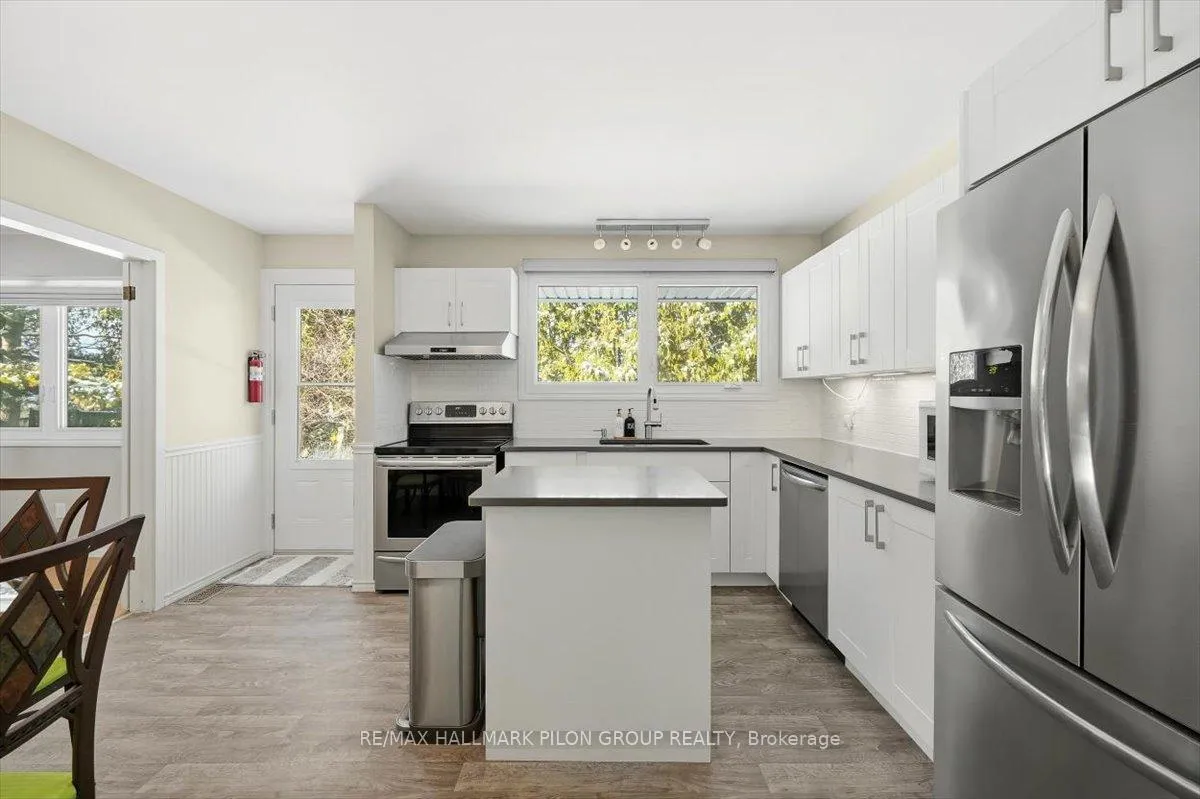 Photo 8 of 2116 Grafton Crescent, Ottawa, Beacon Hill North — HOMEH