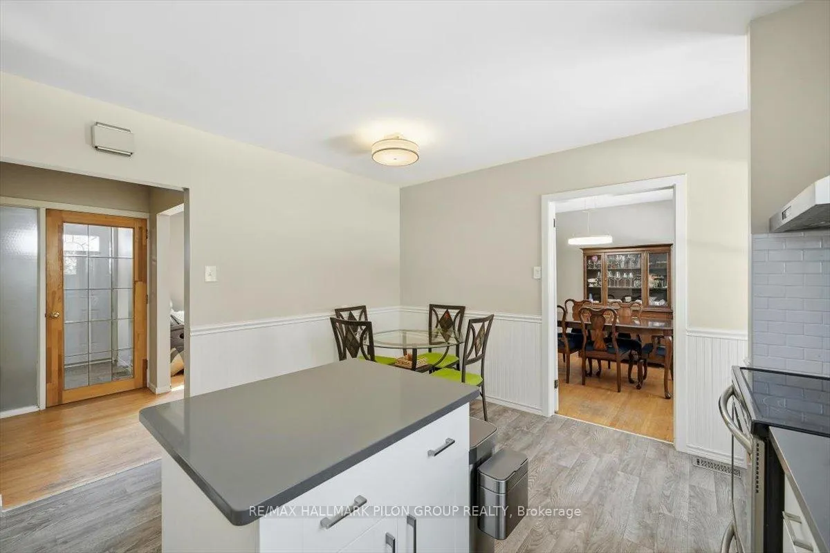 Photo 9 of 2116 Grafton Crescent, Ottawa, Beacon Hill North — HOMEH
