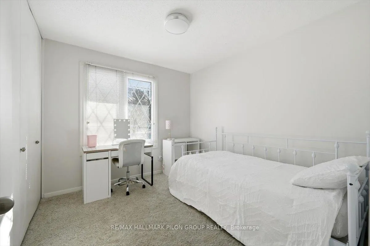 Photo 13 of 2116 Grafton Crescent, Ottawa, Beacon Hill North — HOMEH