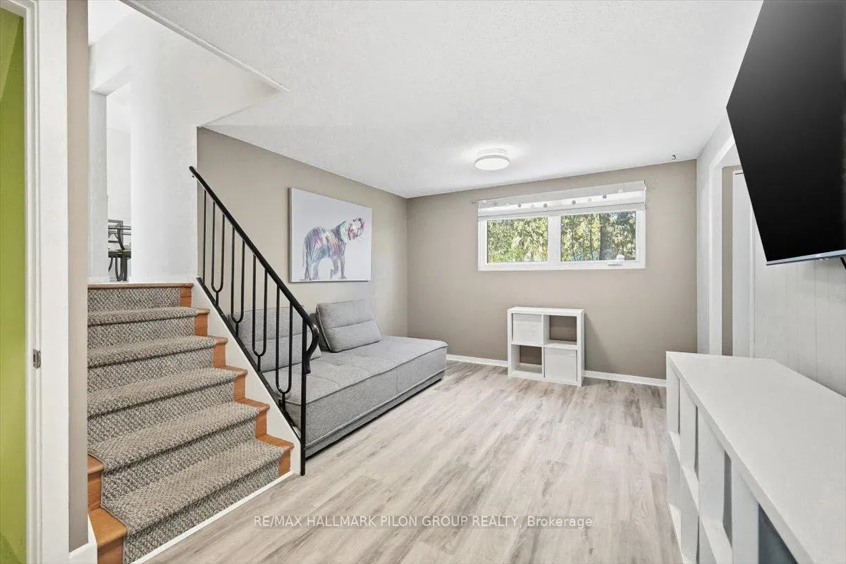 Photo 16 of 2116 Grafton Crescent, Ottawa, Beacon Hill North — HOMEH