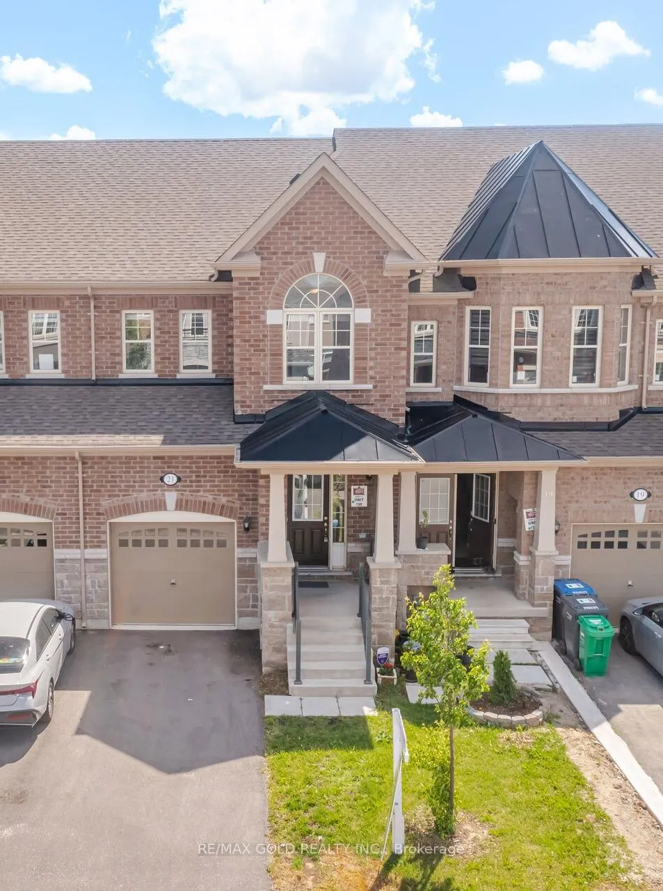 Photo 2 of 21 Pearman Crescent, Brampton, Northwest Brampton — HOMEH