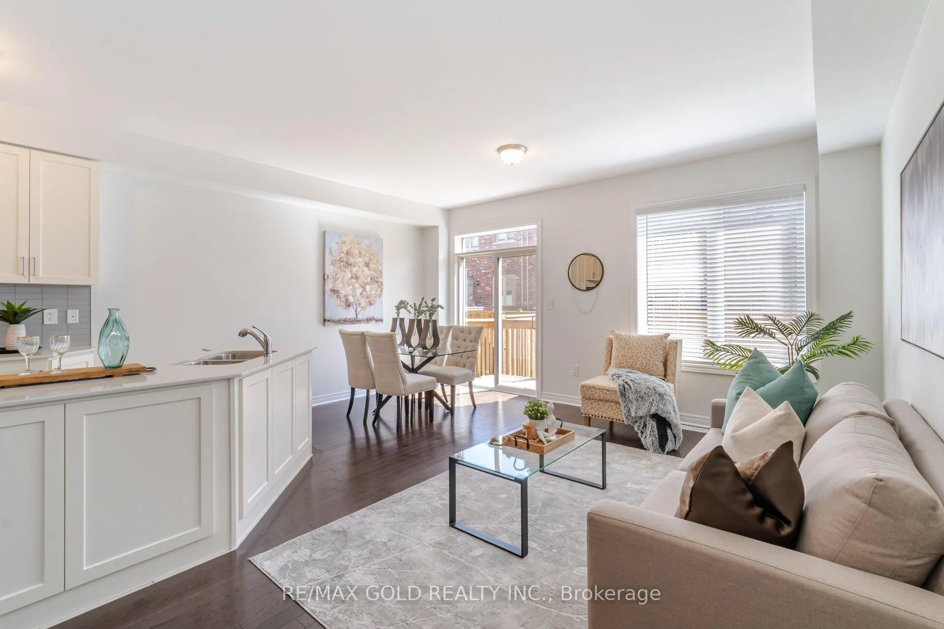 Photo 10 of 21 Pearman Crescent, Brampton, Northwest Brampton — HOMEH