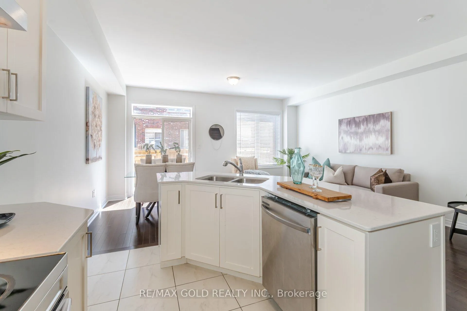 Photo 13 of 21 Pearman Crescent, Brampton, Northwest Brampton — HOMEH