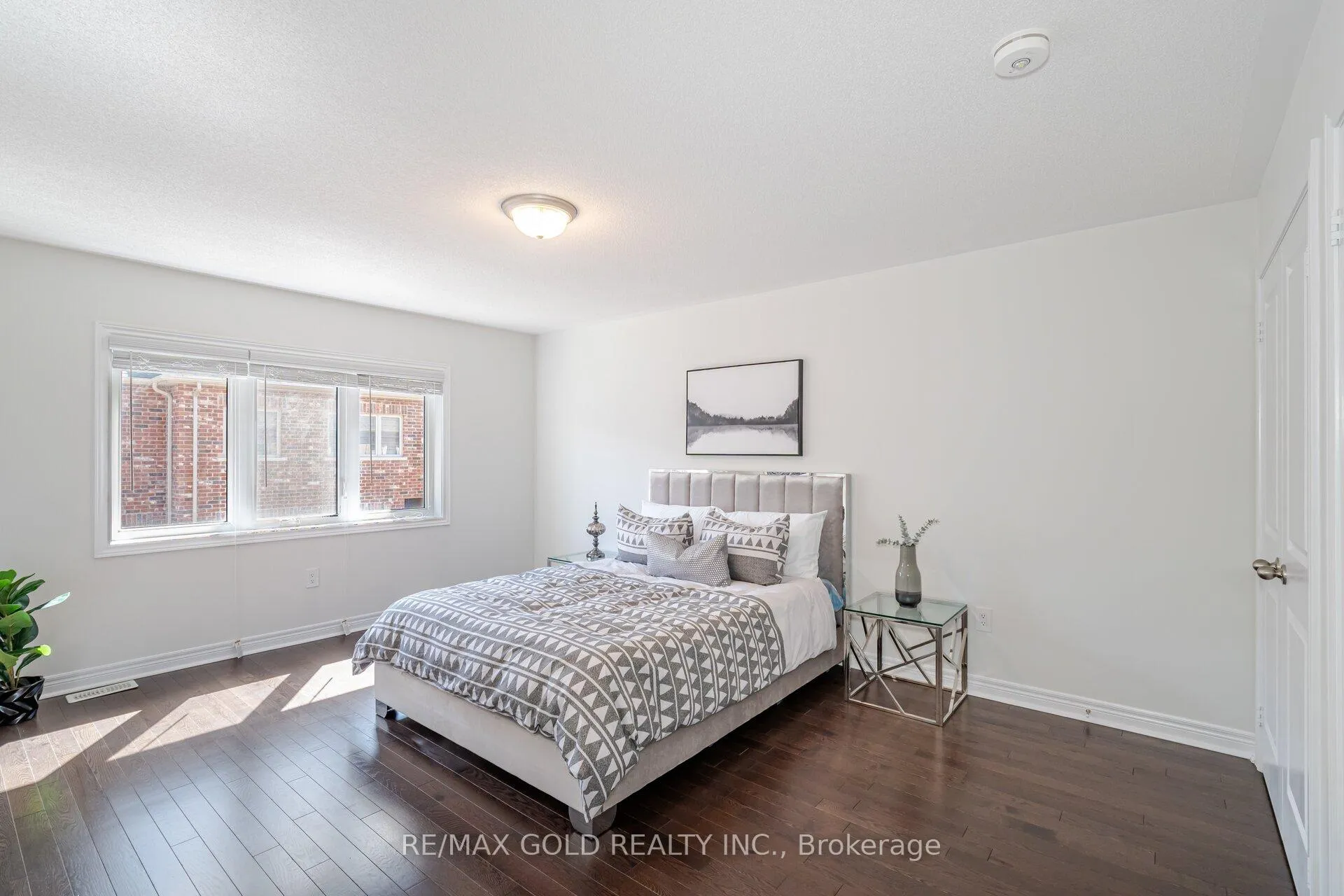 Photo 19 of 21 Pearman Crescent, Brampton, Northwest Brampton — HOMEH