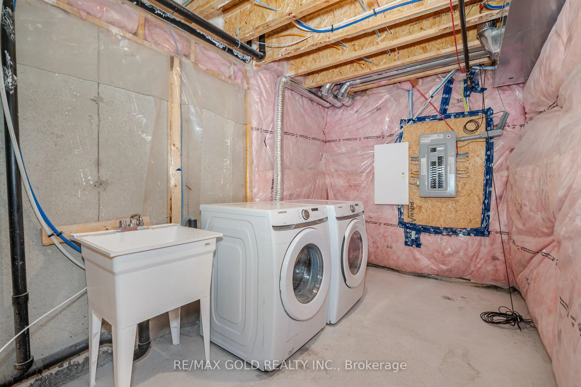Photo 33 of 21 Pearman Crescent, Brampton, Northwest Brampton — HOMEH