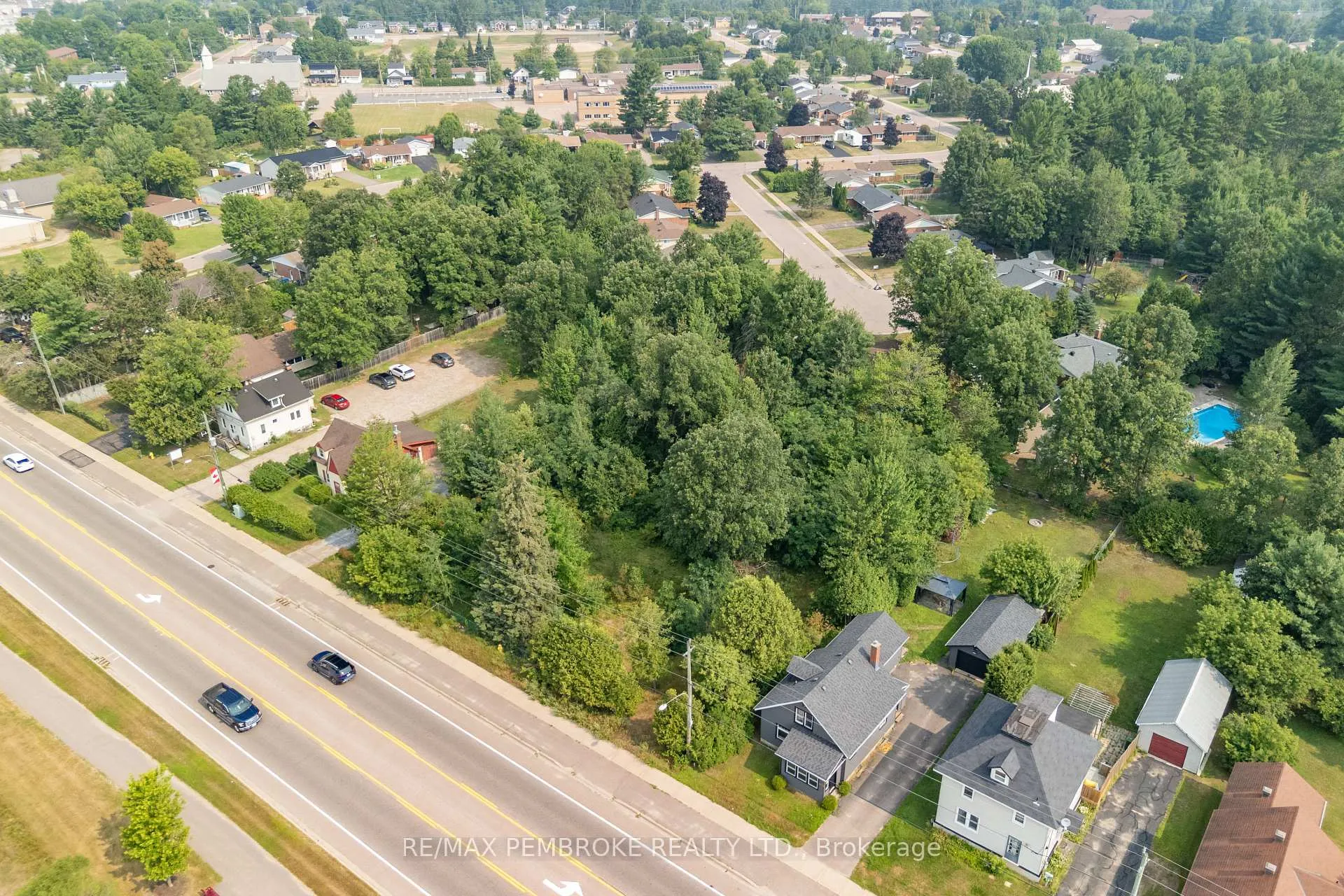 Photo 7 of Petawawa Boulevard, Petawawa — HOMEH