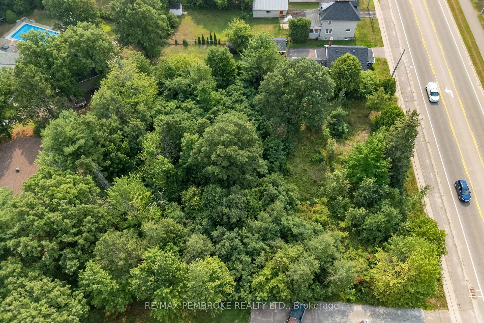 Photo 1 of 3307 Petawawa Boulevard, Petawawa — HOMEH