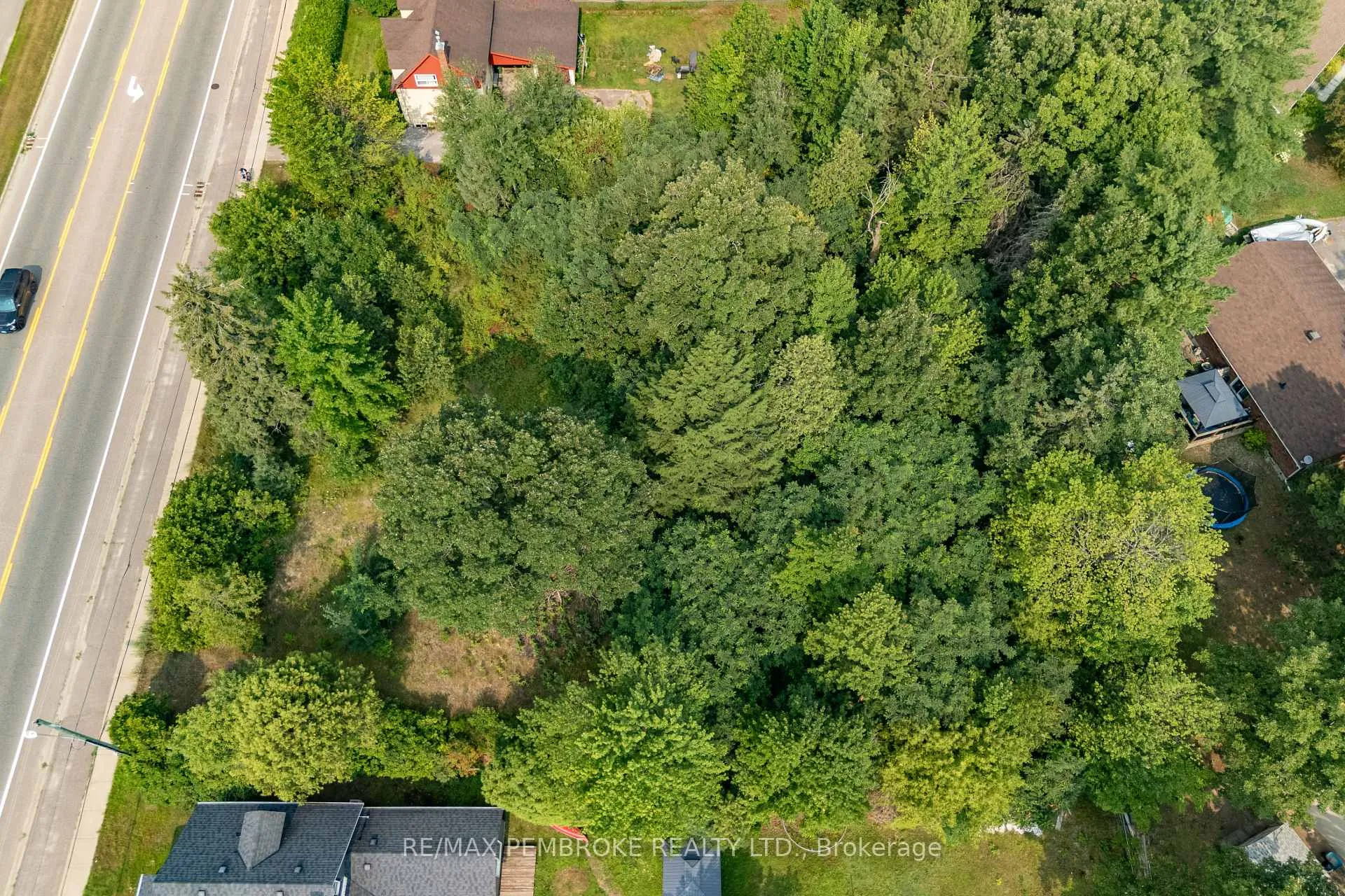 Photo 4 of 3307 Petawawa Boulevard, Petawawa — HOMEH