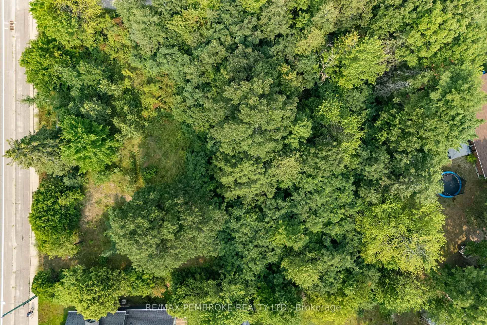 Photo 5 of 3307 Petawawa Boulevard, Petawawa — HOMEH