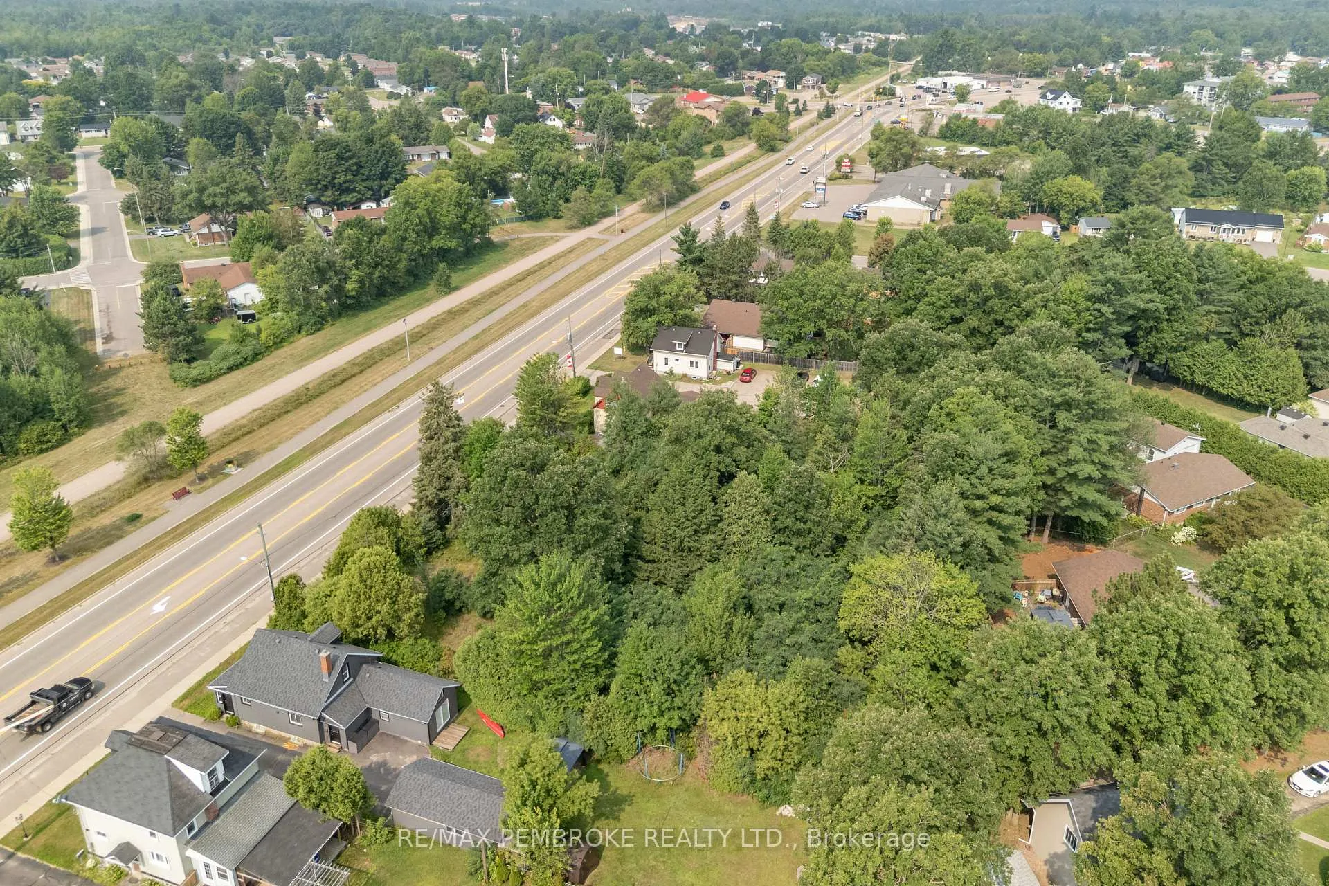 Photo 9 of 3307 Petawawa Boulevard, Petawawa — HOMEH