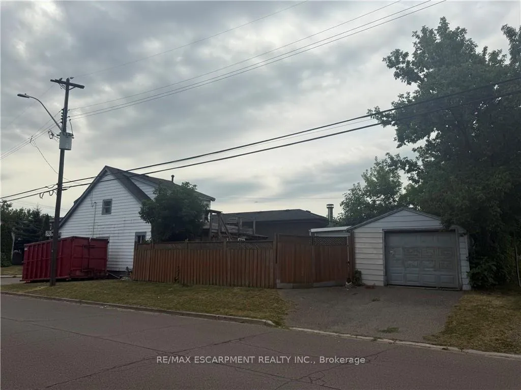 Photo 3 of 325 Weir Street N, Hamilton, Homeside — HOMEH