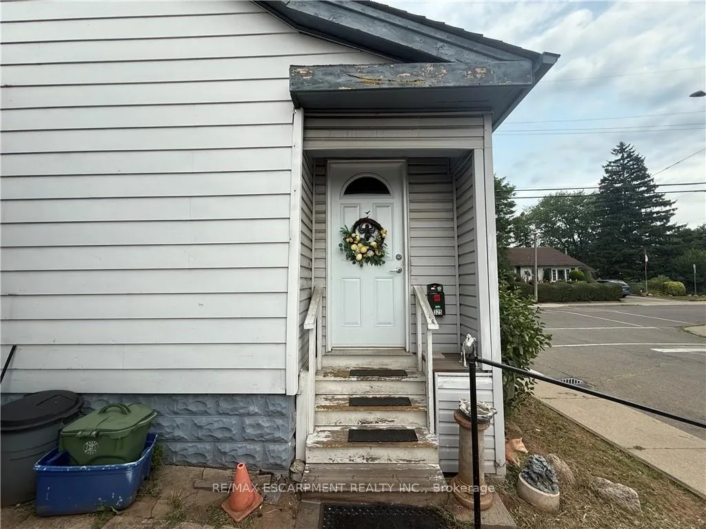 Photo 5 of 325 Weir Street N, Hamilton, Homeside — HOMEH