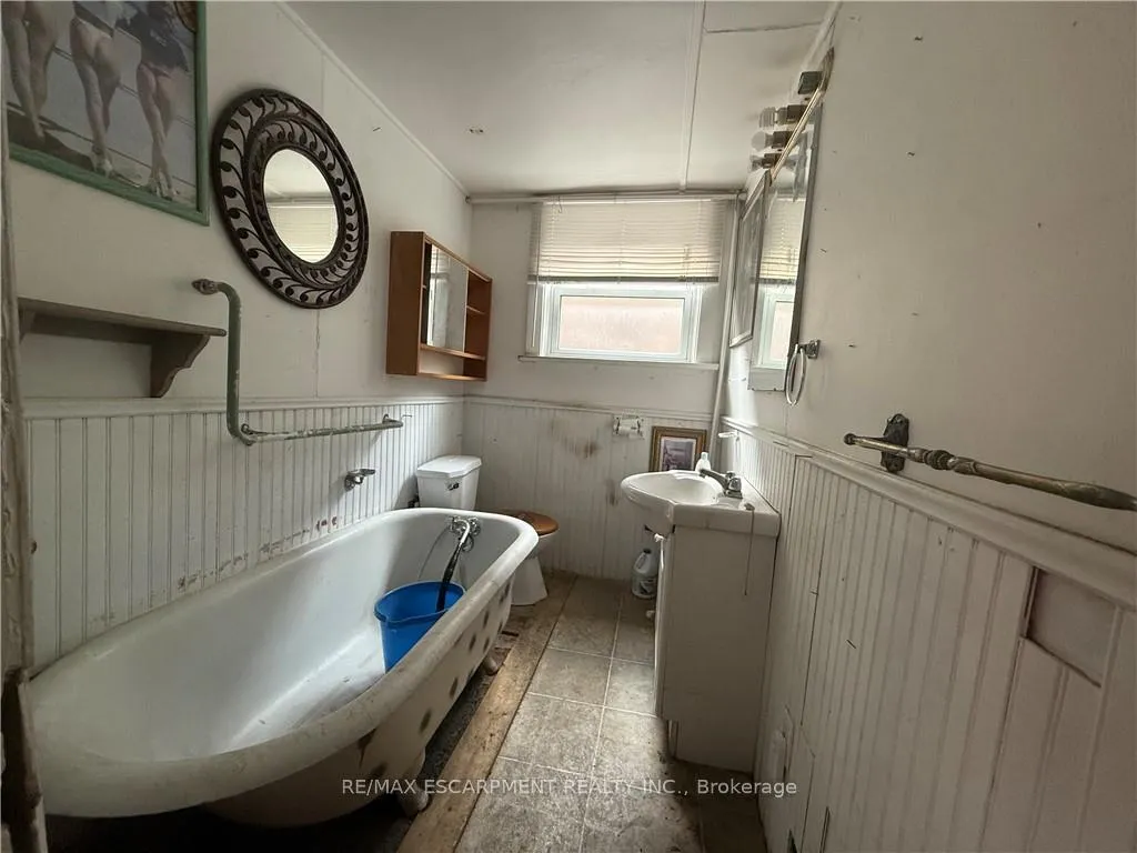 Photo 10 of 325 Weir Street N, Hamilton, Homeside — HOMEH