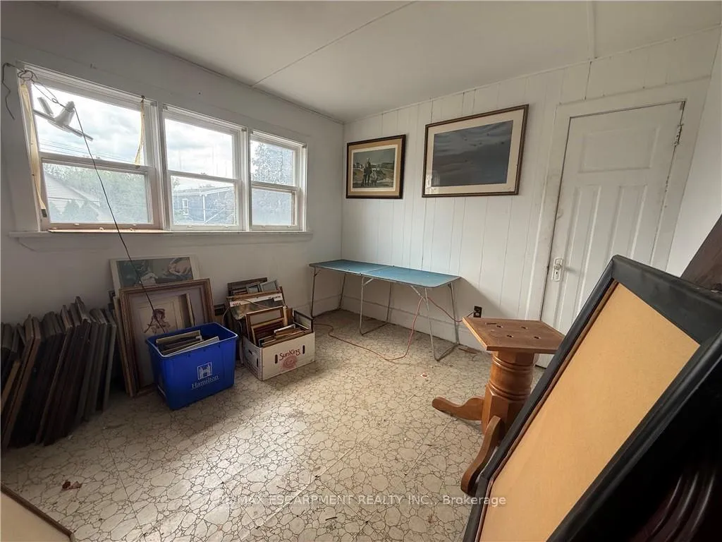 Photo 18 of 325 Weir Street N, Hamilton, Homeside — HOMEH