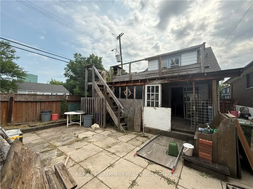 Photo 21 of 325 Weir Street N, Hamilton, Homeside — HOMEH