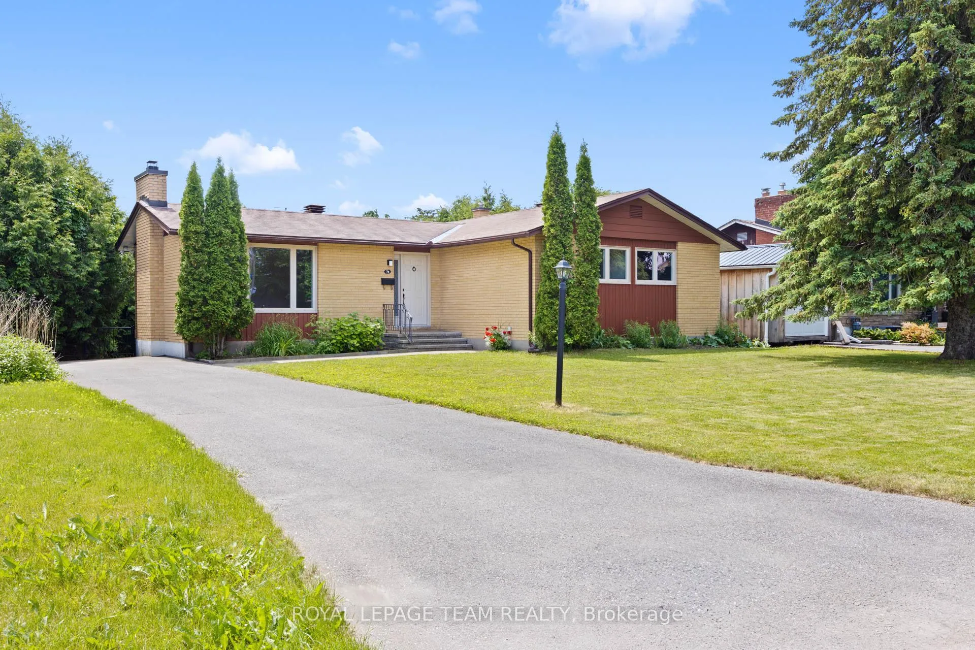 Photo 1 of 38 Largo Crescent, Ottawa, Meadowlands/Crestview — HOMEH
