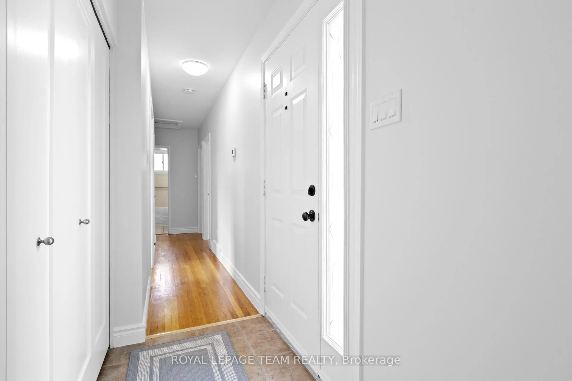 Photo 3 of 38 Largo Crescent, Ottawa, Meadowlands/Crestview — HOMEH