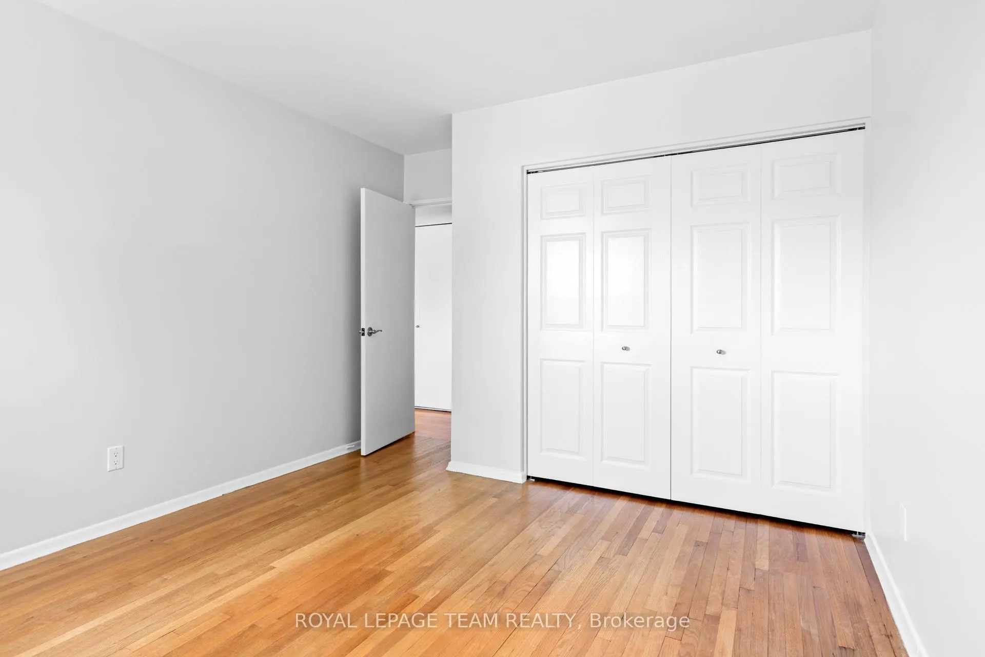 Photo 12 of 38 Largo Crescent, Ottawa, Meadowlands/Crestview — HOMEH