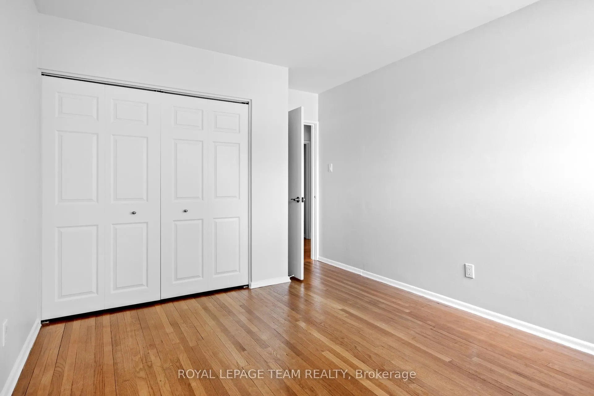 Photo 14 of 38 Largo Crescent, Ottawa, Meadowlands/Crestview — HOMEH