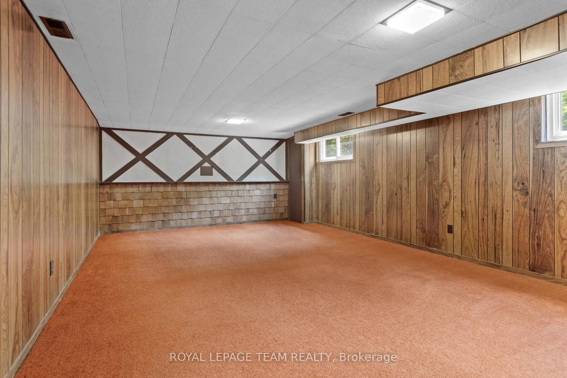 Photo 19 of 38 Largo Crescent, Ottawa, Meadowlands/Crestview — HOMEH