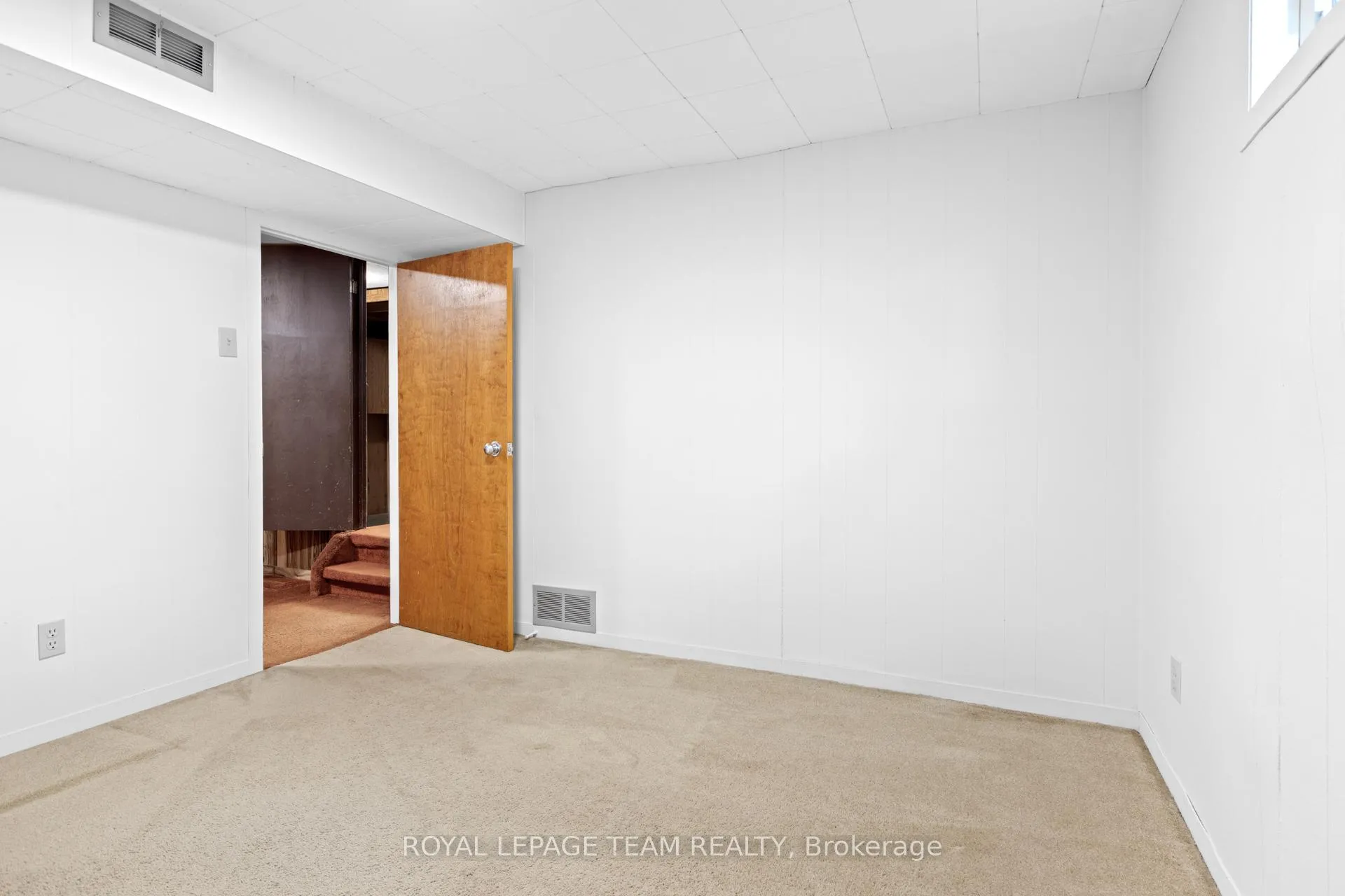 Photo 21 of 38 Largo Crescent, Ottawa, Meadowlands/Crestview — HOMEH