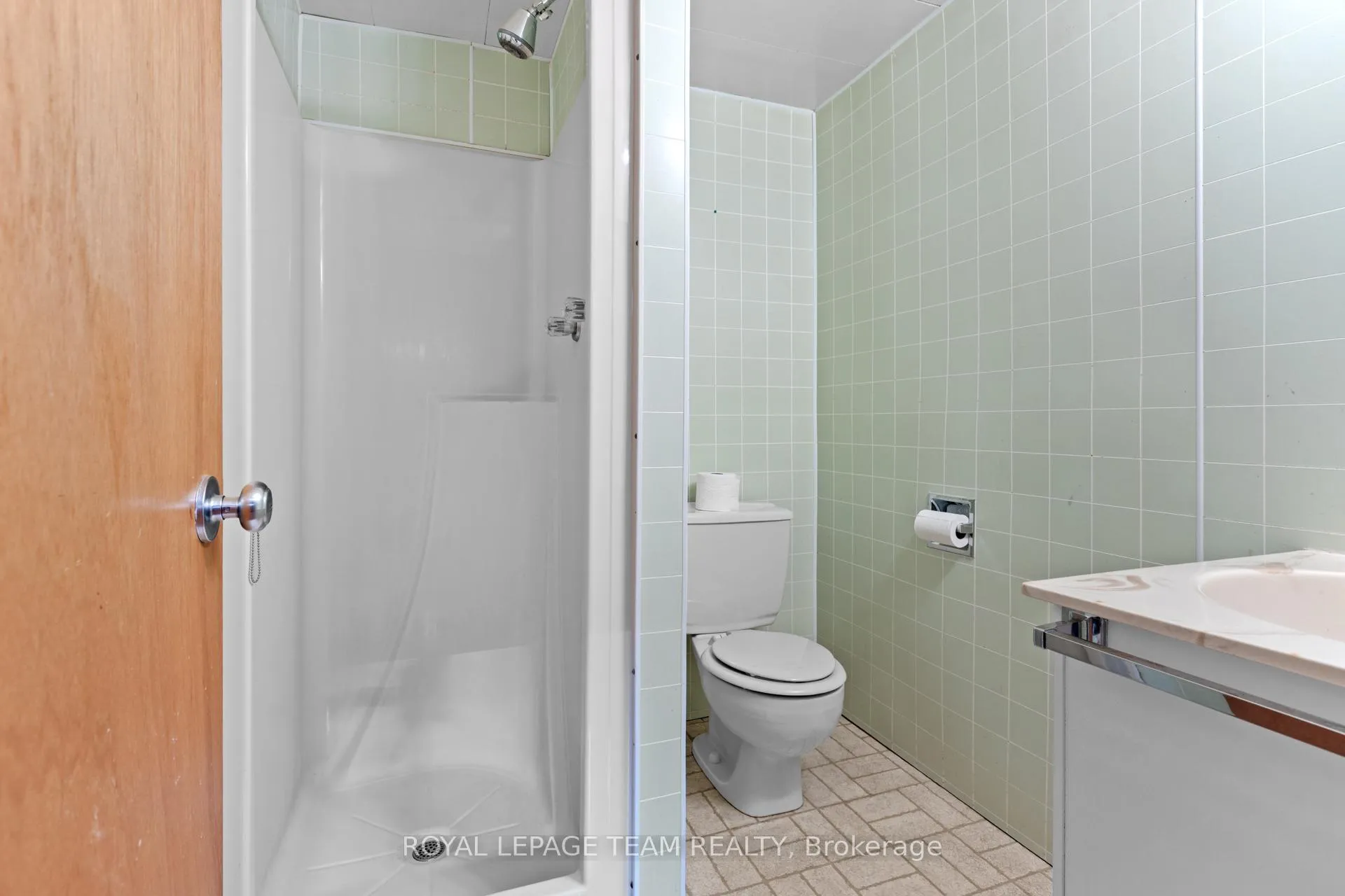 Photo 23 of 38 Largo Crescent, Ottawa, Meadowlands/Crestview — HOMEH