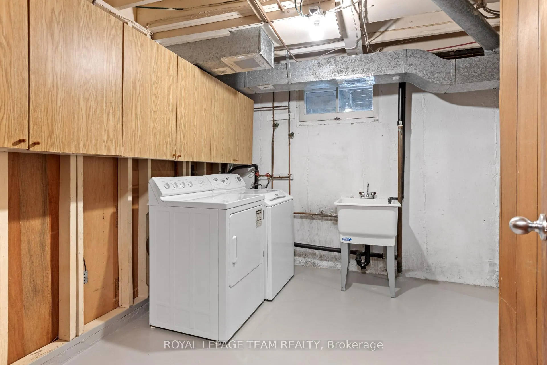 Photo 24 of 38 Largo Crescent, Ottawa, Meadowlands/Crestview — HOMEH