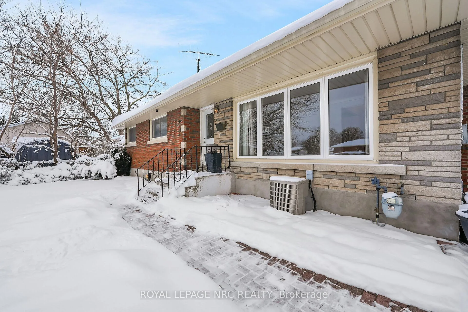 Photo 2 of 3 Cayuga Avenue, St. Catharines, Haig — HOMEH
